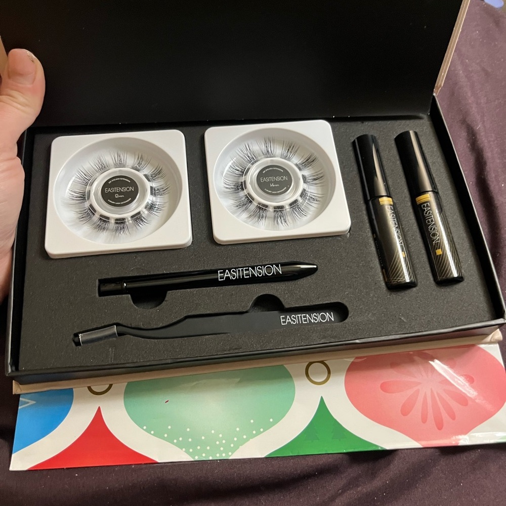 Easitension Eyelash Kit with Black and Gold Accents